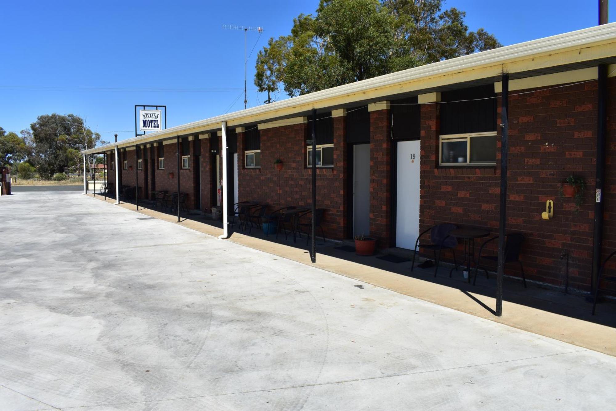Riviana Motel Deniliquin Exterior photo